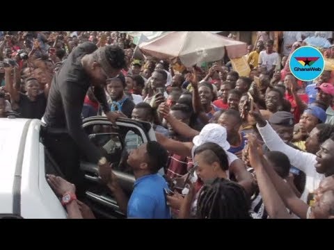 Shatta Wale celebrates birthday with fans at Nima Market - Highlights