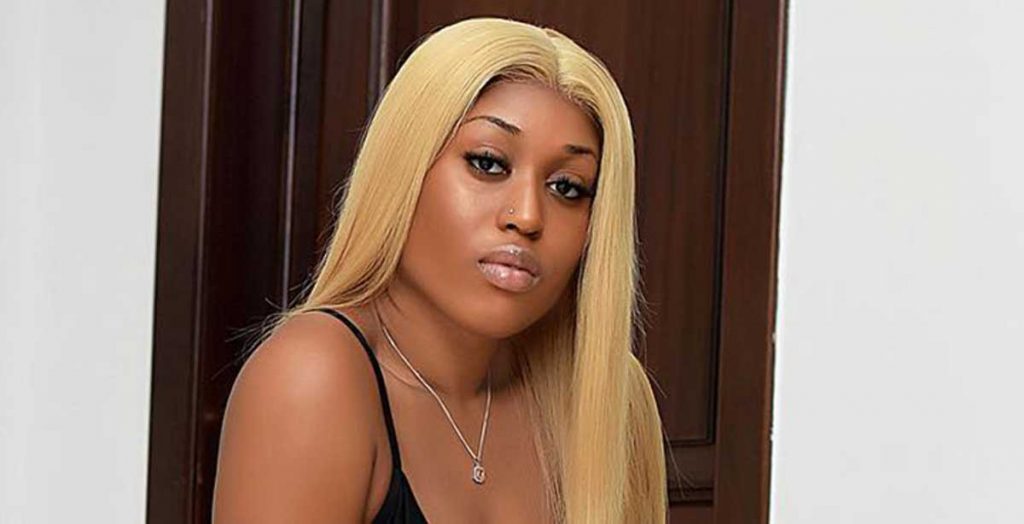 Fantana exposes her 'panty liner' at Reign concert