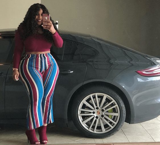 Instagram model Jaye Love flaunts her big-all-natural butt in Accra