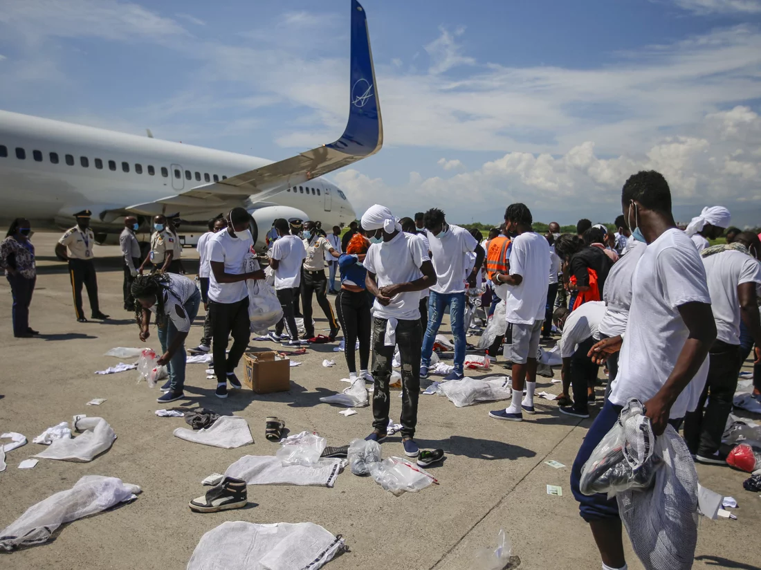 First Group of Haitian Migrants Deported from the U.S.