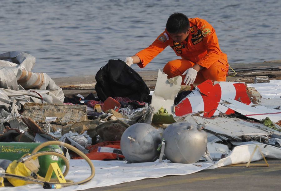 Lion Air plane crashes in Indonesia with 188 passengers, 6 bodies found