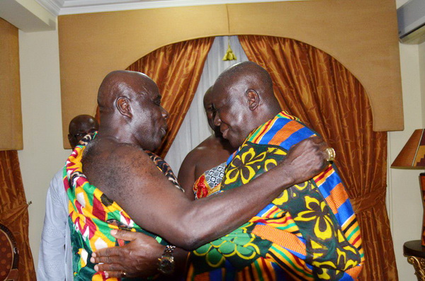 Asantehene visits Kyebi: Nana Asante Bediatuo bow before Otumfuo