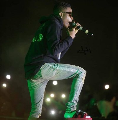 Wizkid apologises for performing in slippers at Glo concert
